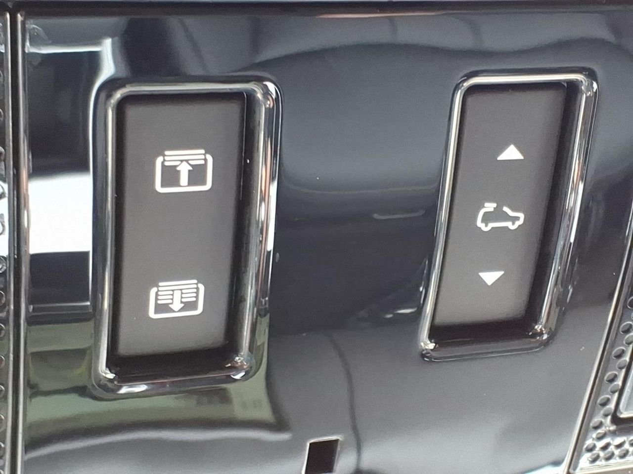 New 2026 Fuji White LAND ROVER SE image 20