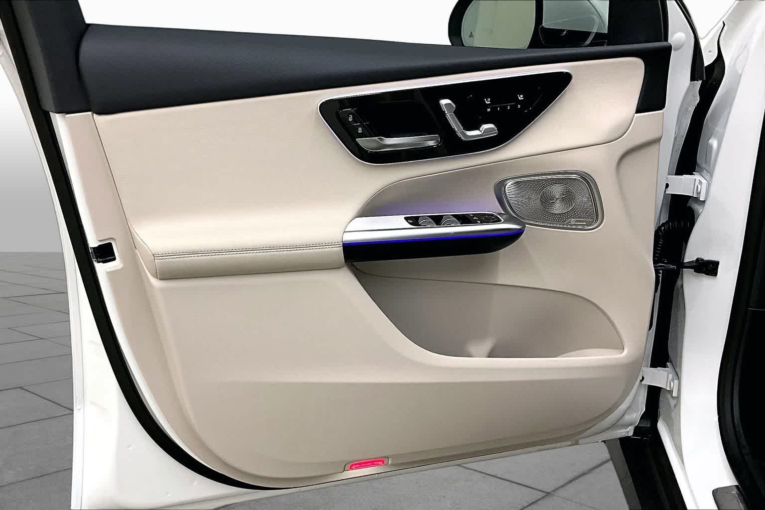 New 2026 Polar White Mercedes-Benz GLC 300 image 10