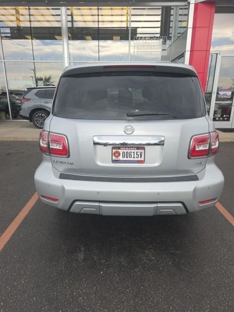 Used 2017 Silver Nissan SL image 5