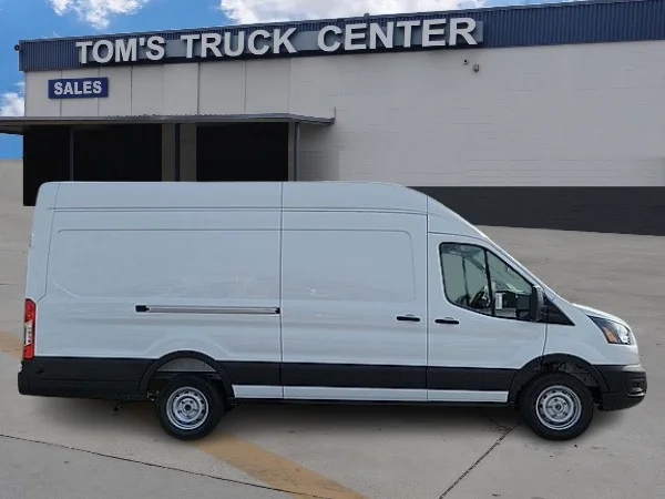 New 2026 OXFORD WHITE Ford  image 2