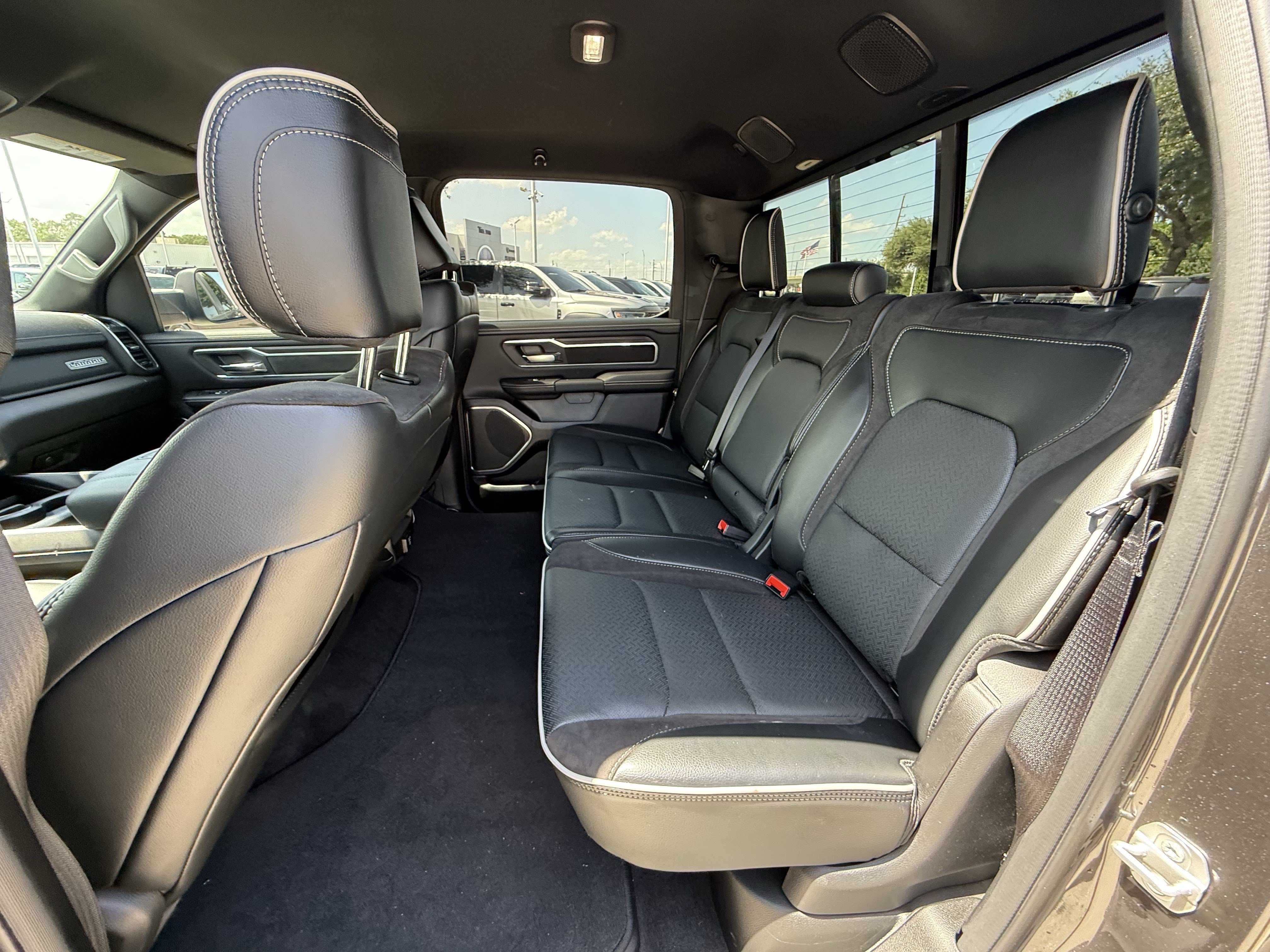 Used 2025 Granite Crystal Metallic Clearcoat Ram  image 28