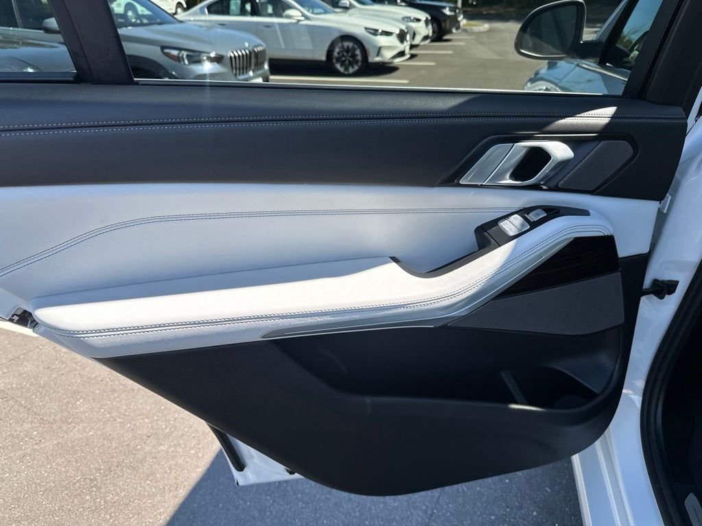 Used 2026 Mineral White Metallic BMW xDrive40i image 26