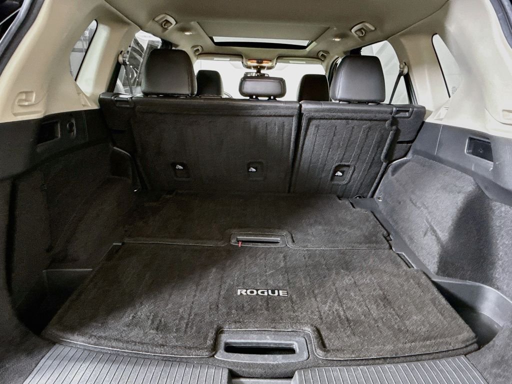 Used 2021 Super Black Nissan Platinum image 28