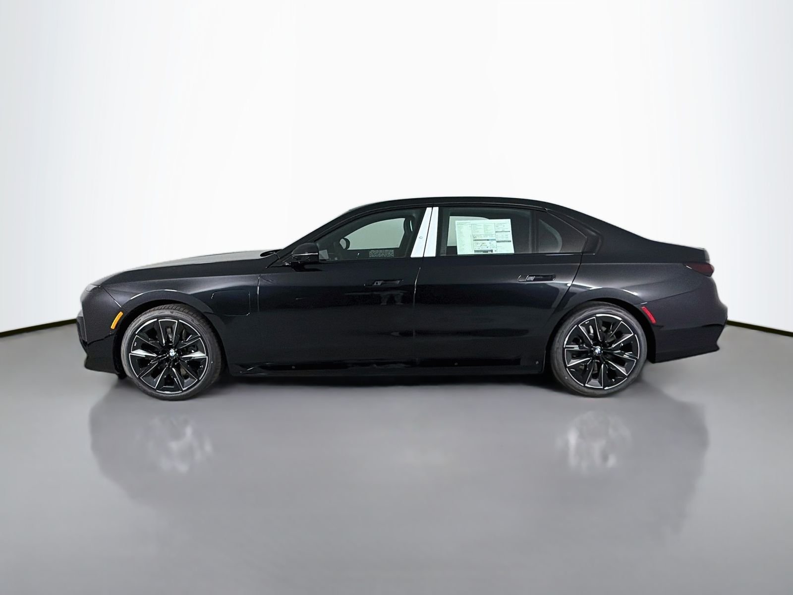 New 2026 Black Sapphire Metallic BMW 750e xDrive image 4