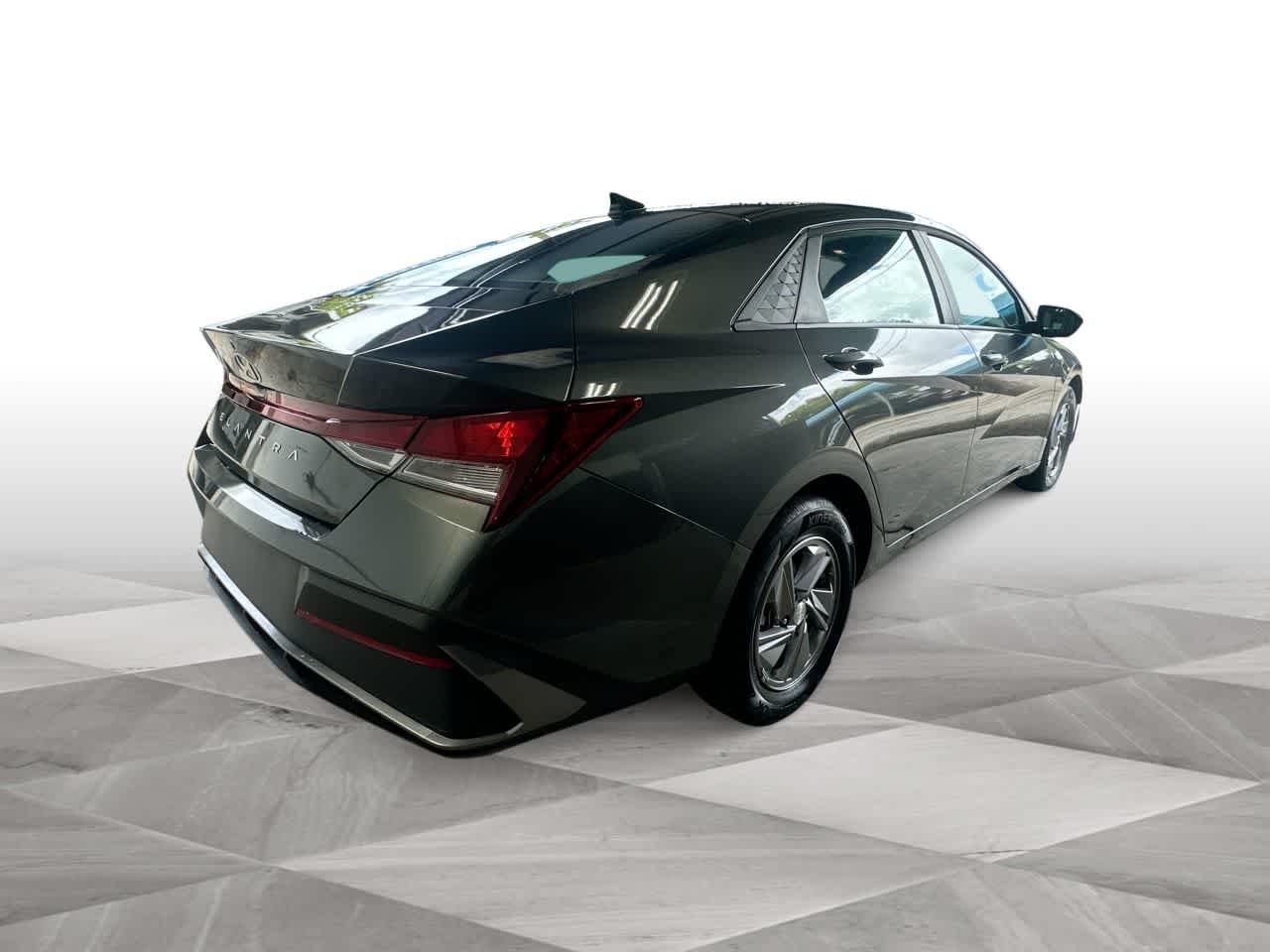 Certified Used 2025 Amazon Gray Hyundai SE image 8