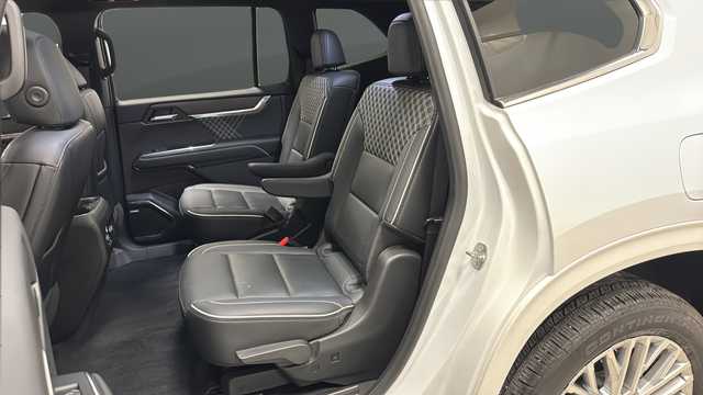 Used 2024 White Frost Tricoat GMC Denali image 23