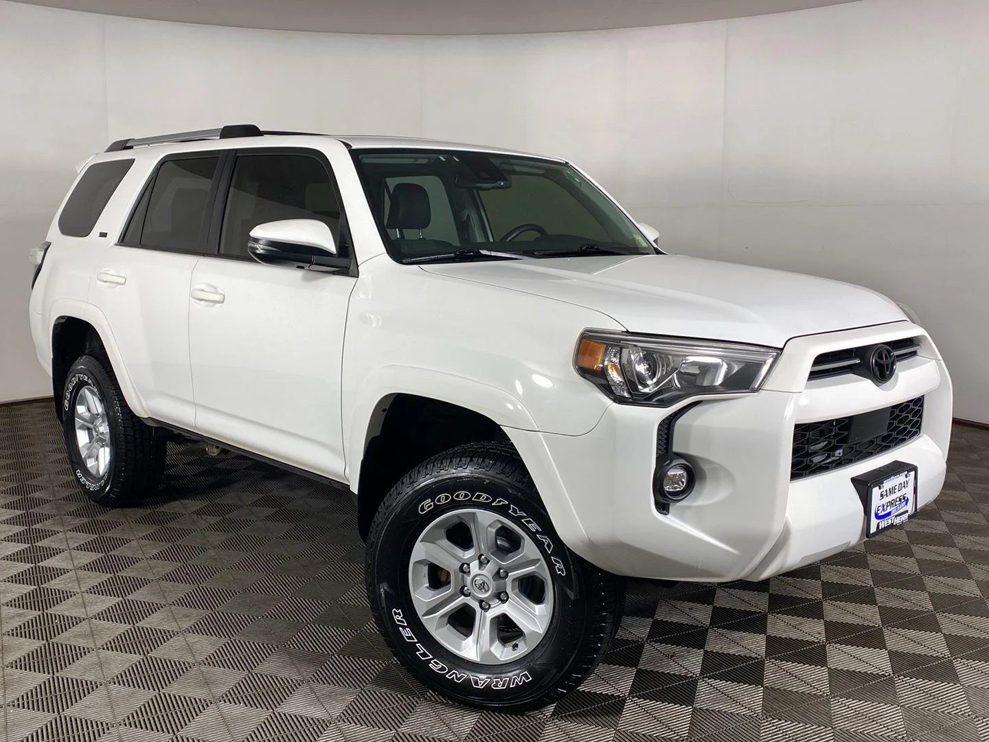 Used 2022 Super White Toyota SR5 Premium image 27