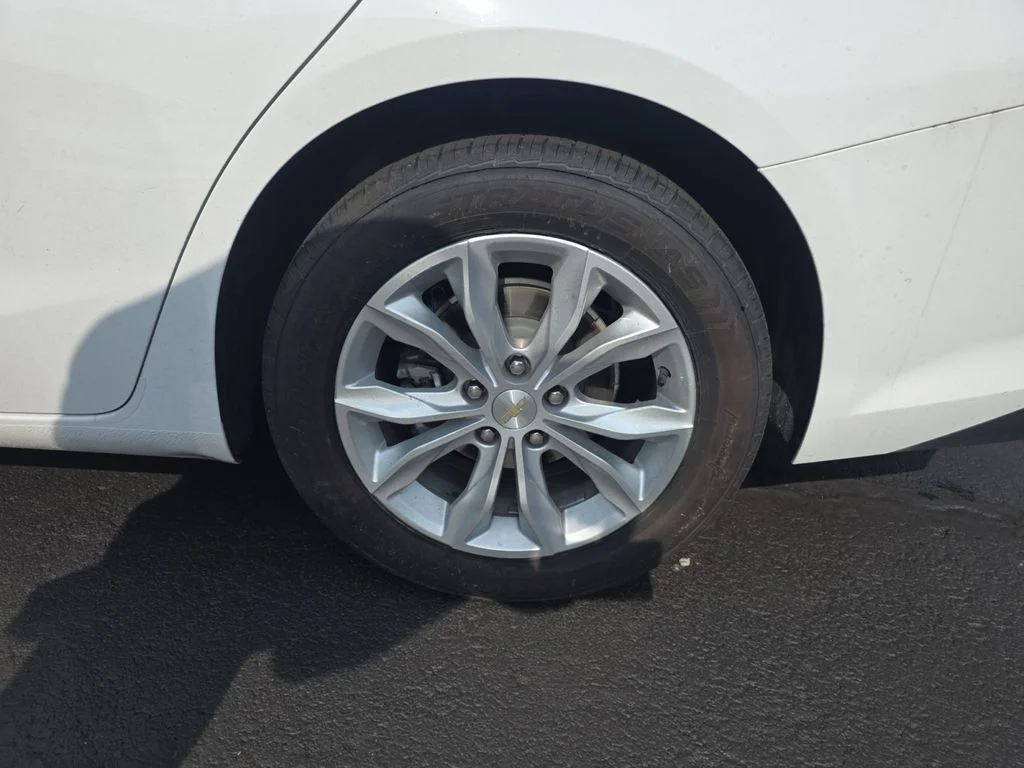Used 2024 Summit White Chevrolet LT image 27