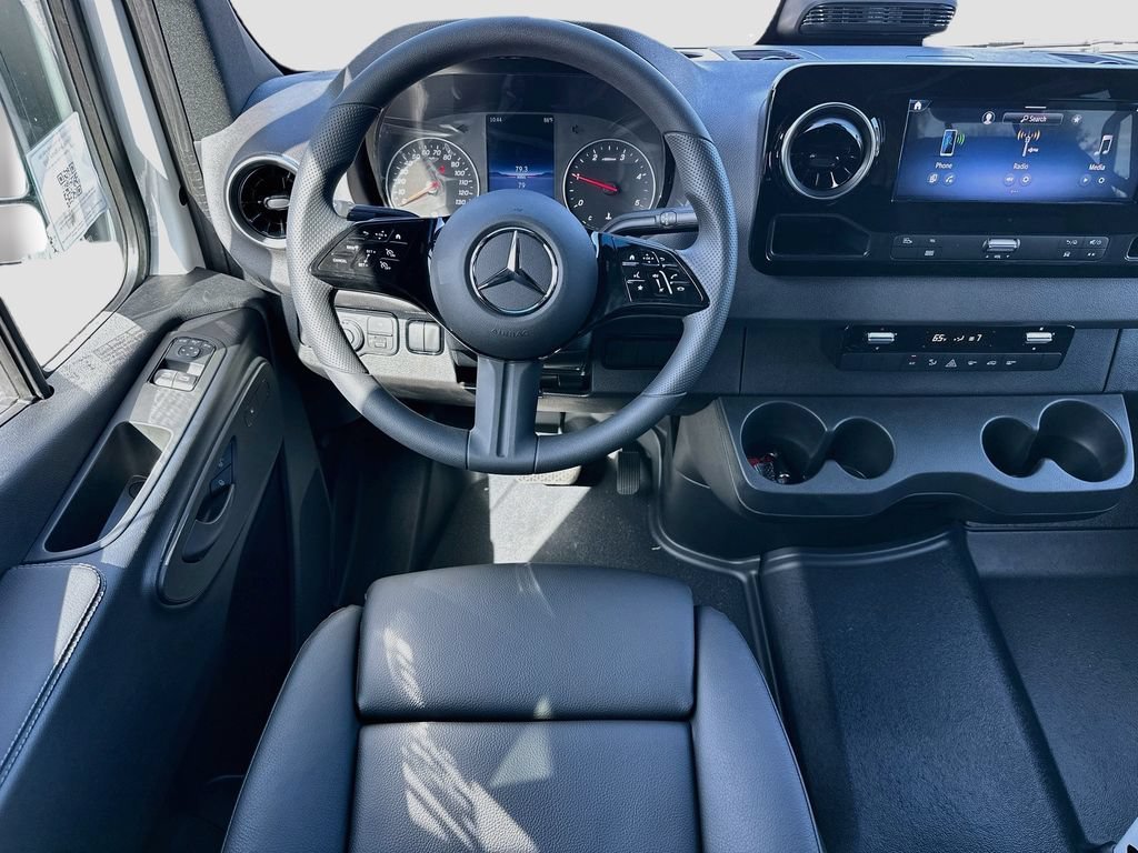 New 2026 Arctic+White Mercedes-Benz Crew 144 WB image 54