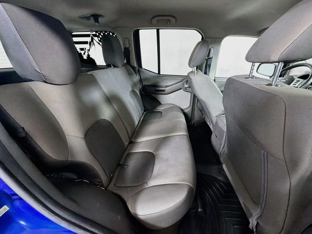 Used 2015 Blue Nissan S image 22