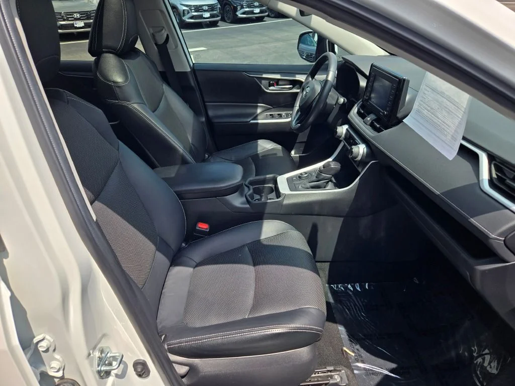 Used 2021 White Toyota XLE image 7
