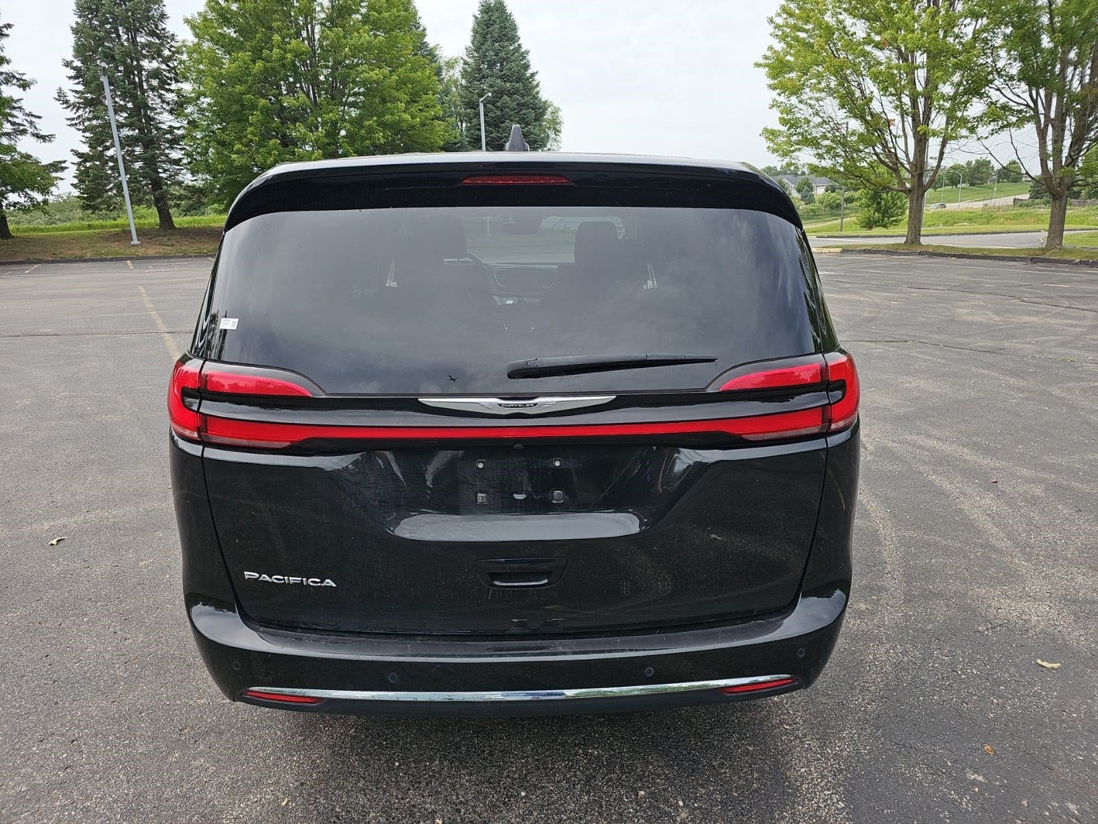 Certified Used 2023 Brilliant Black Crystal Pearlcoat Chrysler Touring L image 4