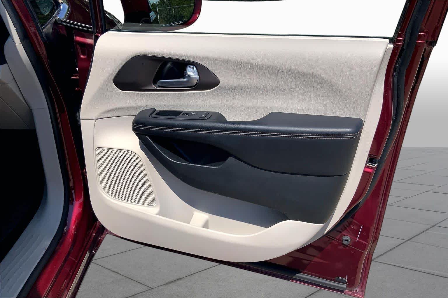 Used 2018 Velvet Red Pearl Coat Chrysler Touring Plus image 22
