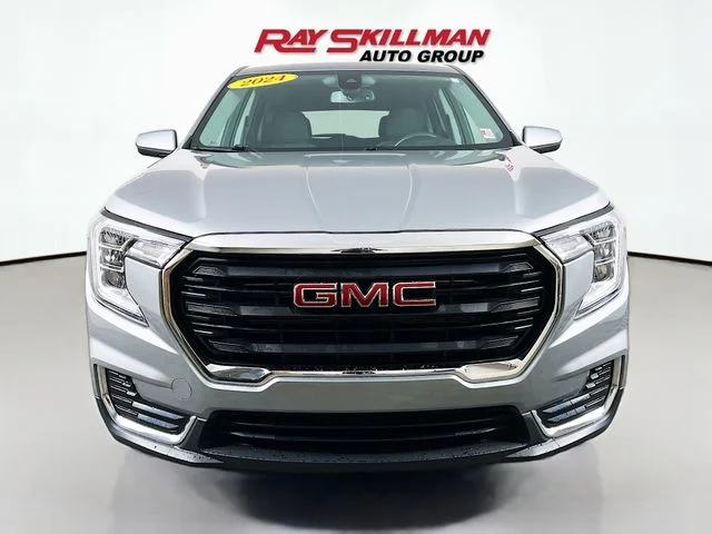 Used 2024 Silver GMC SLE image 2