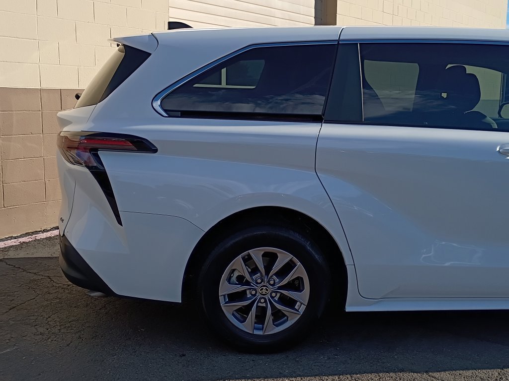 Used 2025 Ice Toyota LE image 4