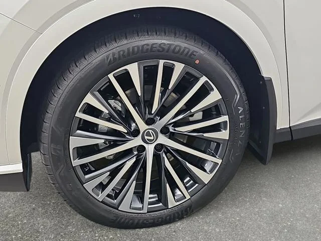 New 2026 Eminent White Pearl Lexus PREMIUM PLUS image 38