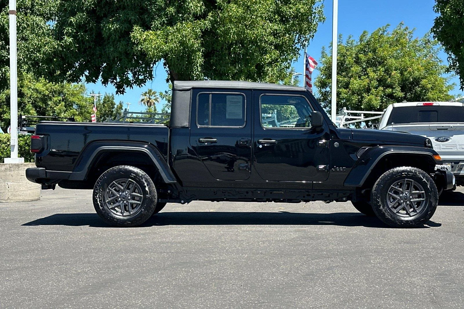 Used 2025 Black Clearcoat Jeep Sport S image 3