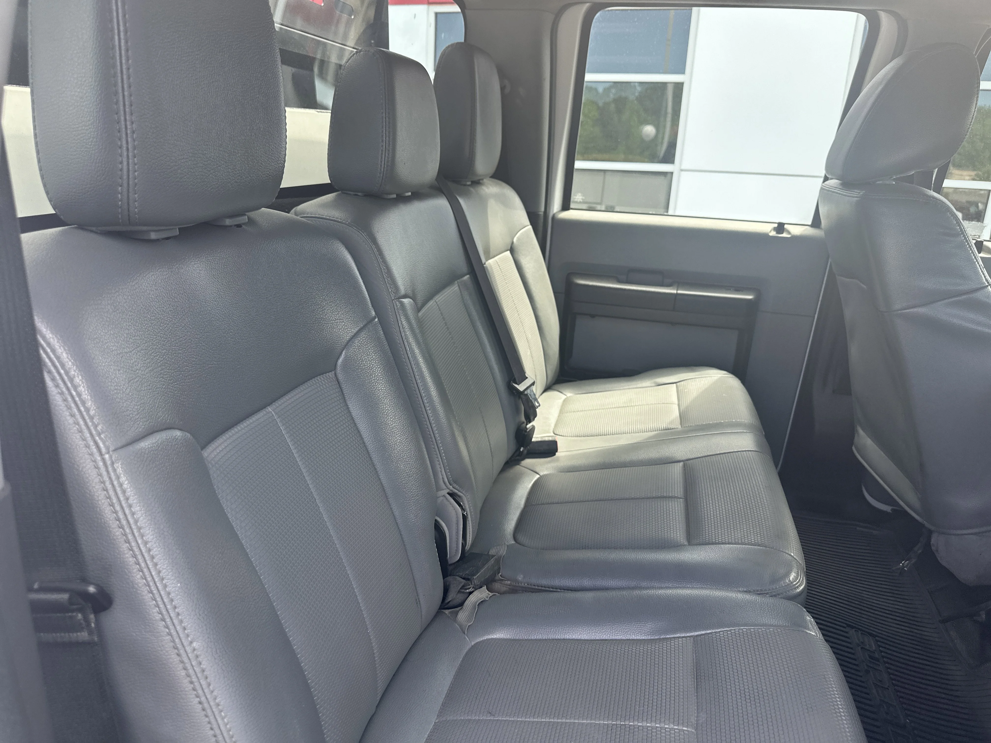 Used 2014  Ford  image 26