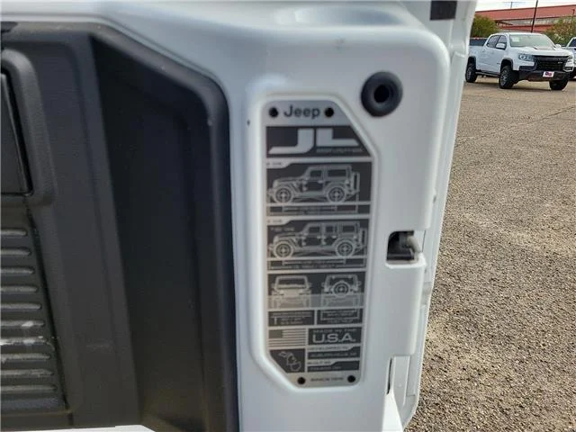 Used 2025 White Jeep Sahara 4x4 image 9