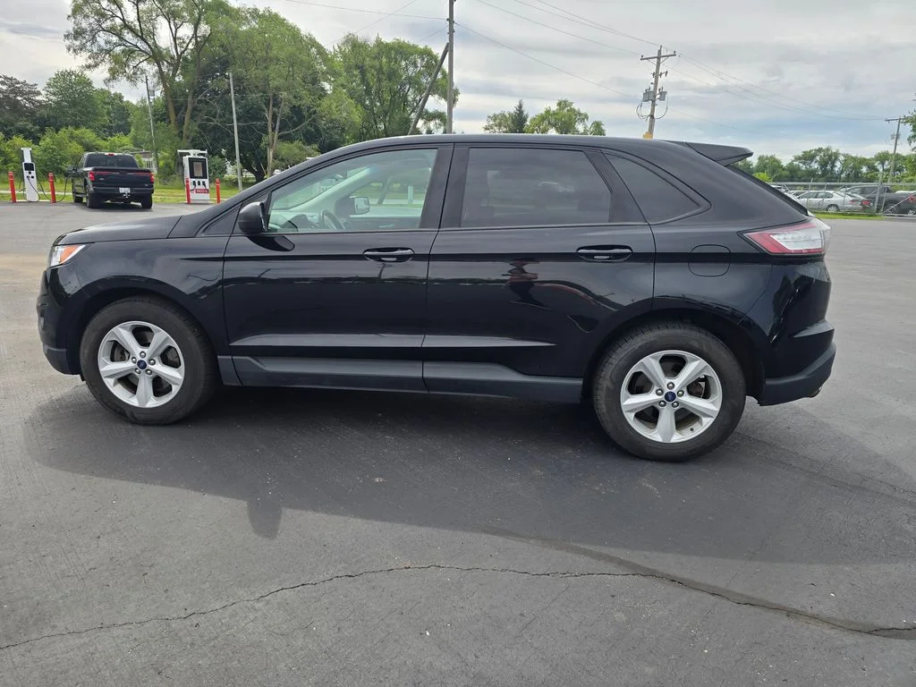 Used 2018 Shadow Black Ford SE image 8