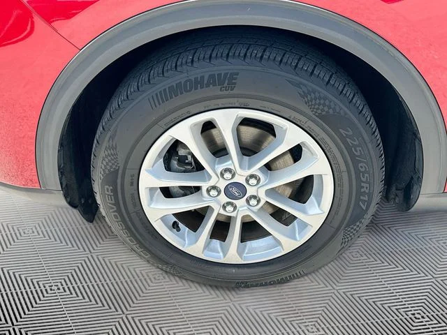 Used 2021 Red Ford SE image 30