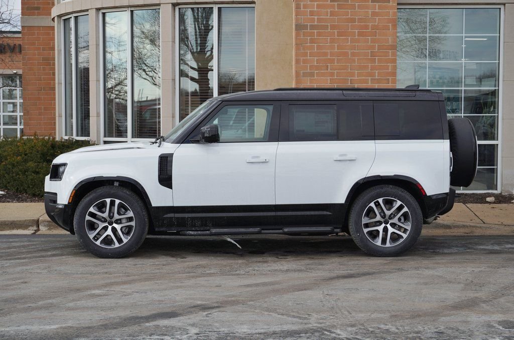 Used 2026 White Land Rover X-Dynamic SE image 2