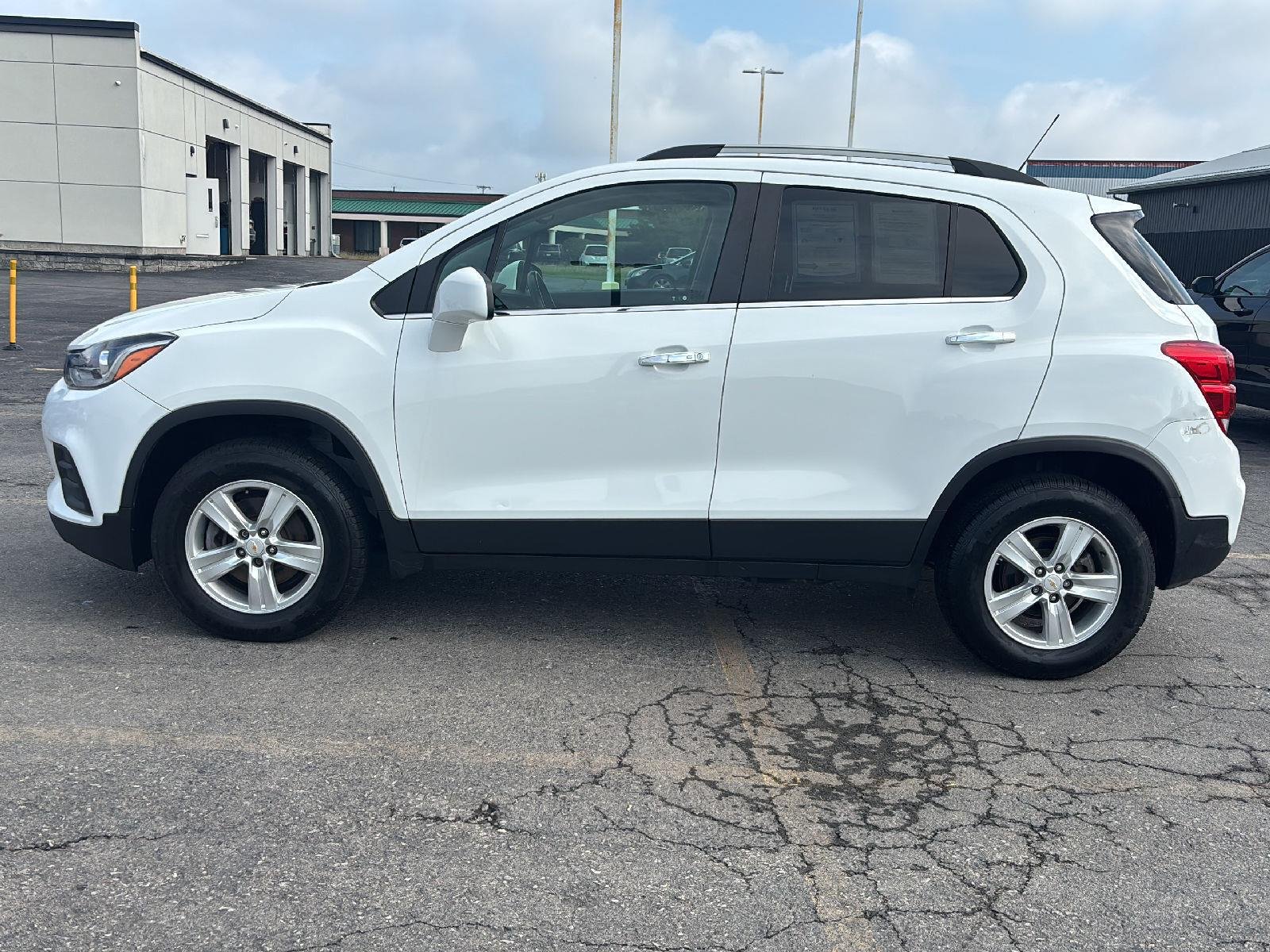 Used 2019 Summit White Chevrolet LT image 2