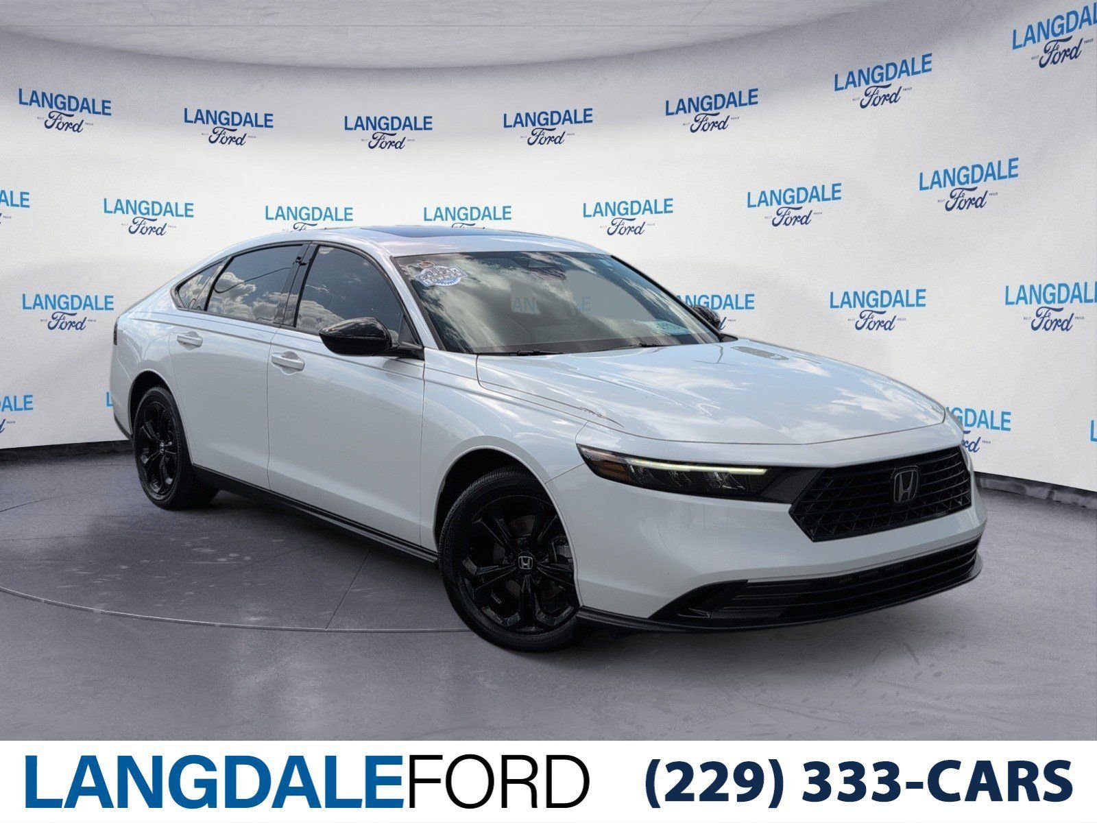 Used 2025 White Honda SE image 1
