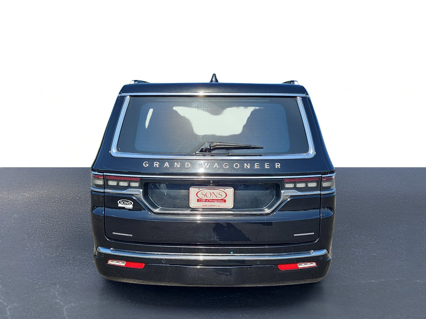 Used 2022 Diamond Black Crystal Pearlcoat Jeep Series III image 9