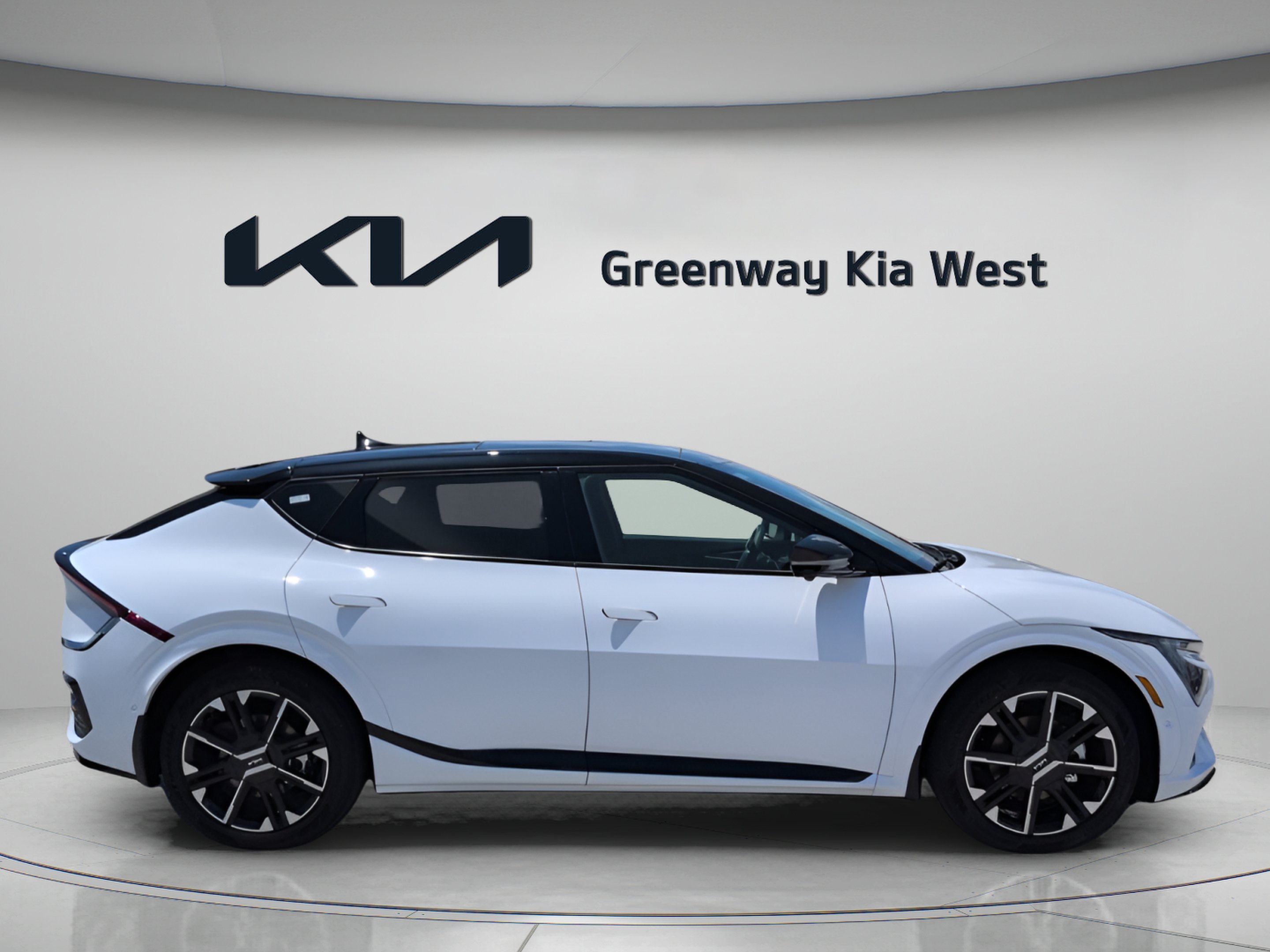 New 2026 Glacier White Pearl/Black Roof Kia GT-Line image 9