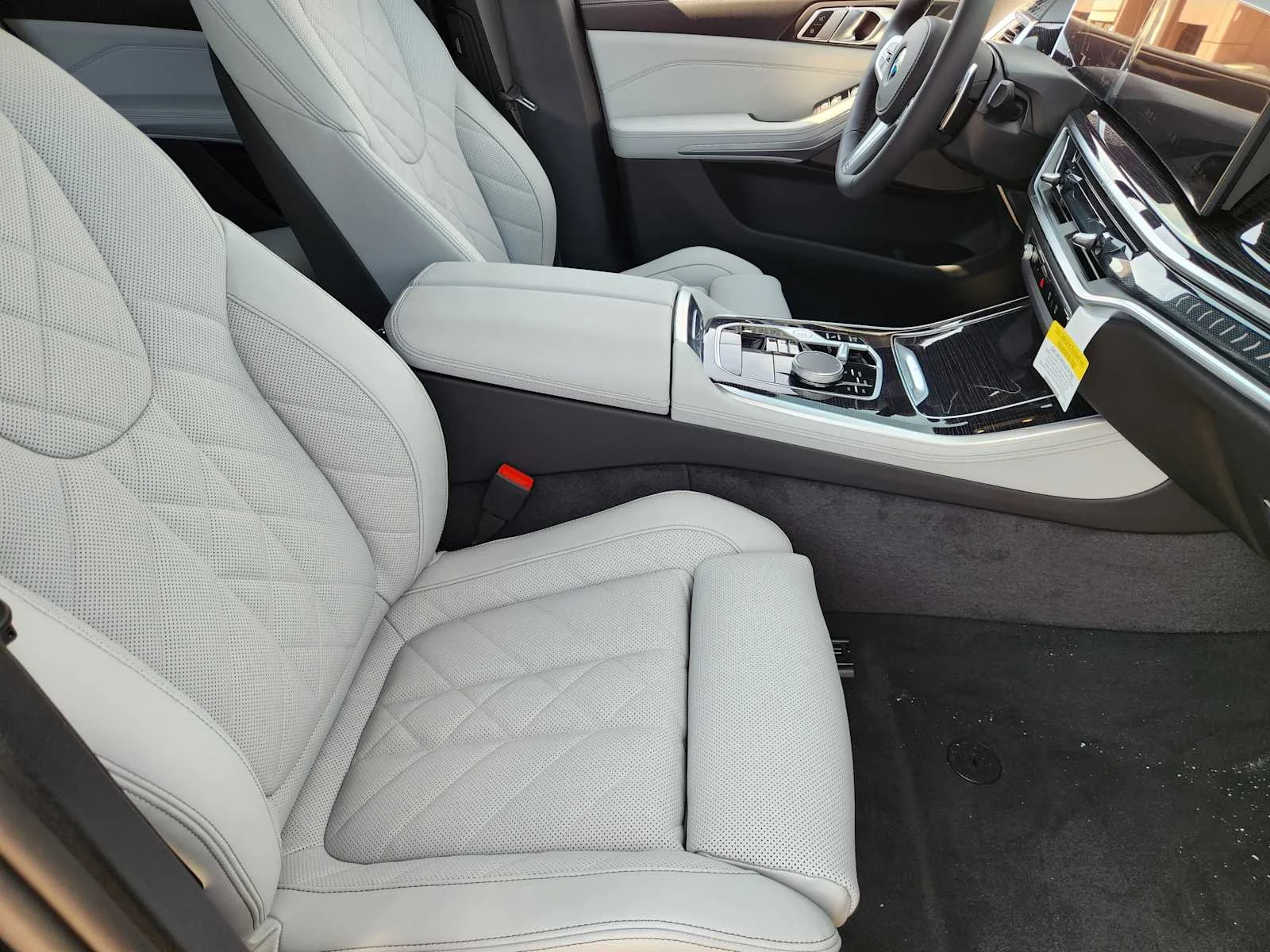 New 2026 Carbon Black Metallic BMW xDrive40i image 5