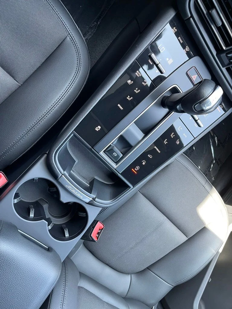 Used 2023 White Porsche Base image 15