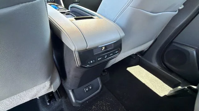 Used 2021 Silver Toyota XLE image 18