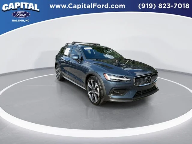 Used 2024 Blue Volvo Ultimate image 2