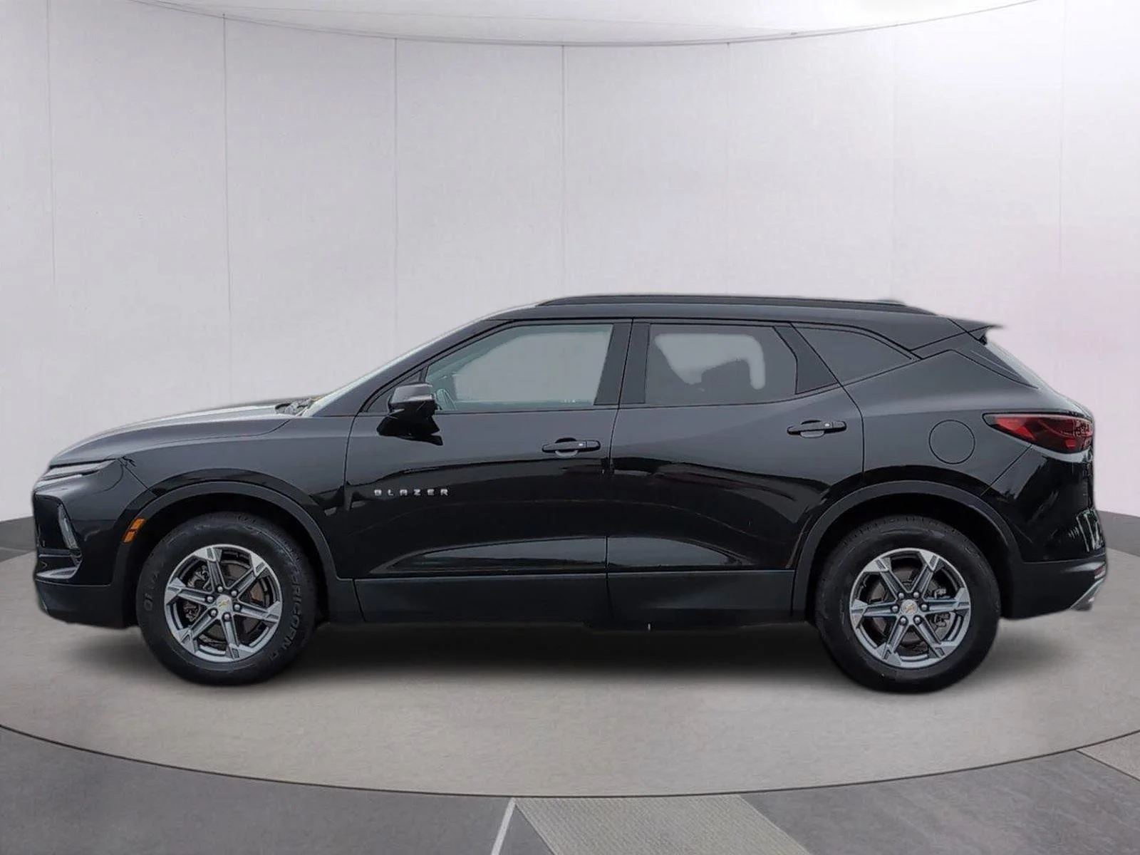 Used 2023 Black Chevrolet 3LT image 2