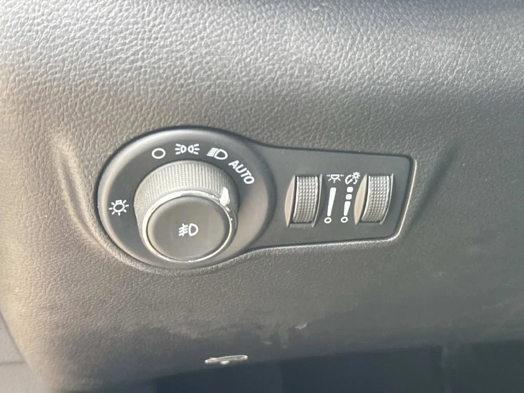 Used 2025 Red Jeep Limited image 30