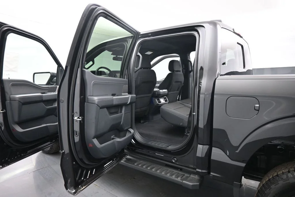 New 2026 Agate Black Metallic Ford XLT image 17