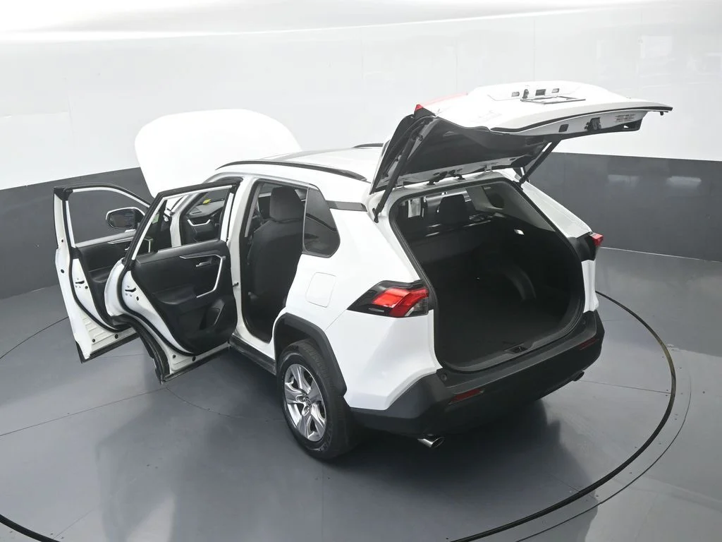 Used 2025 Ice Toyota XLE image 60
