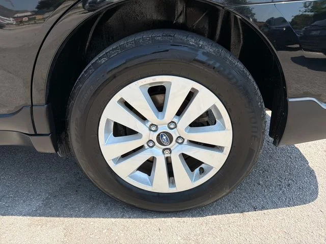 Used 2019 Black Subaru 2.5i Premium image 31