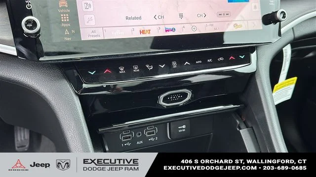 New 2026 Bright White Clear-Coat Exterior Paint Jeep Limited image 17