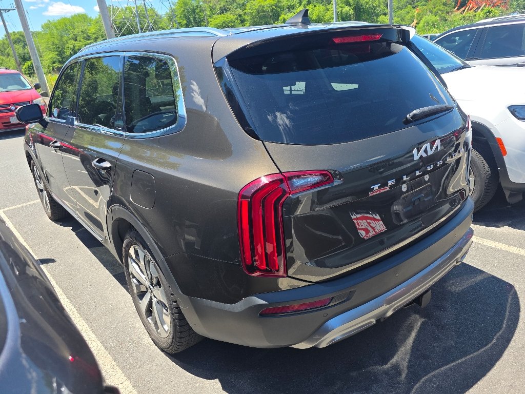 Used 2022 Dark Moss Kia EX image 4
