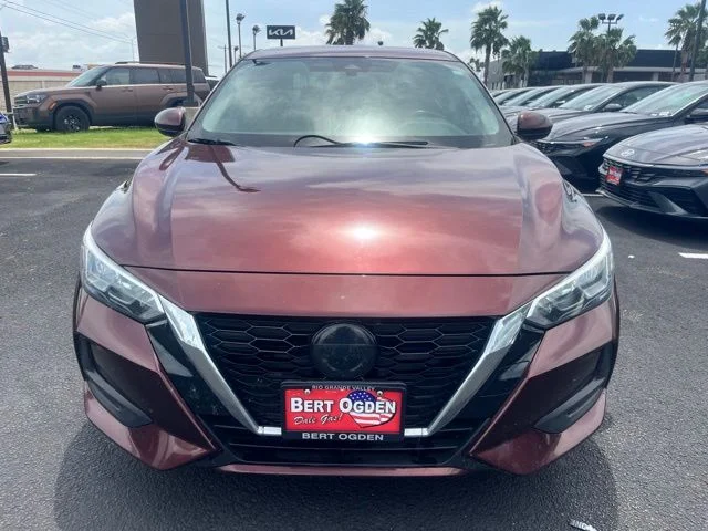 Used 2022  Nissan SV image 2