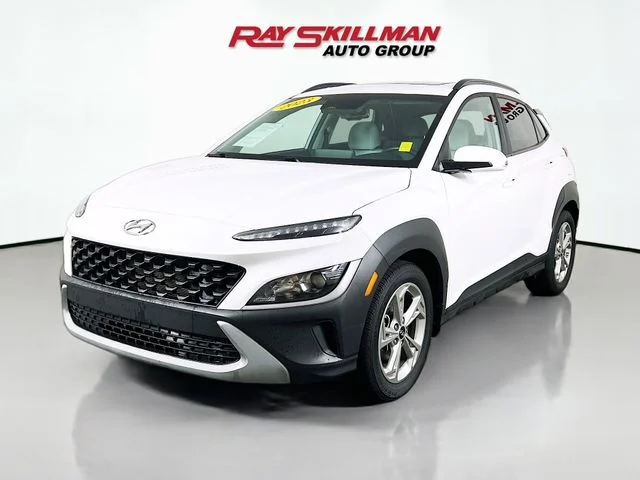 Used 2023 White Hyundai SEL image 3