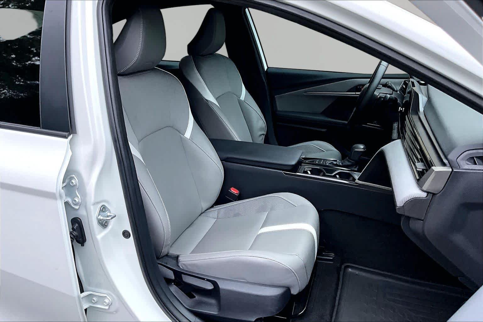 Used 2025 Ice Cap Toyota SE image 9