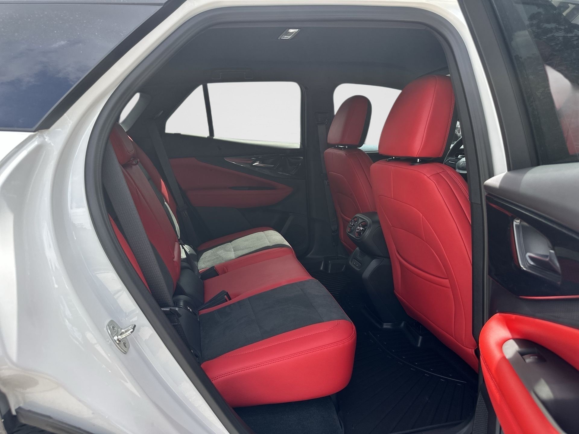 2024 Chevrolet Blazer EV RS - Photo 25