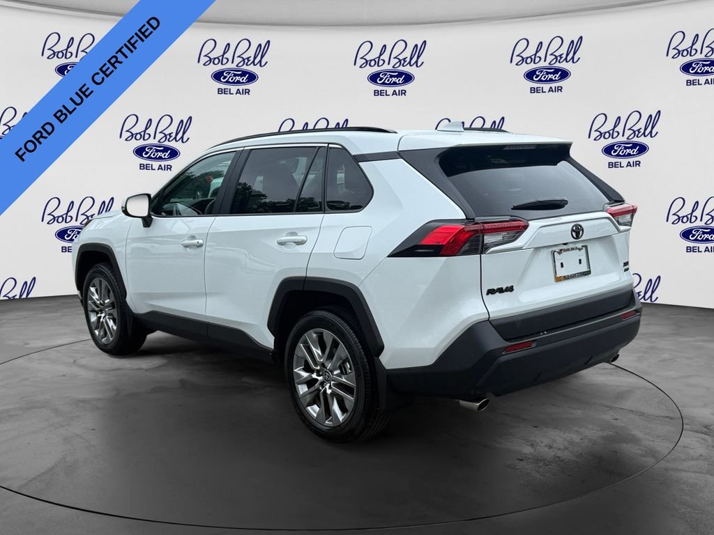 Used 2025 Beige Toyota XLE Premium image 5