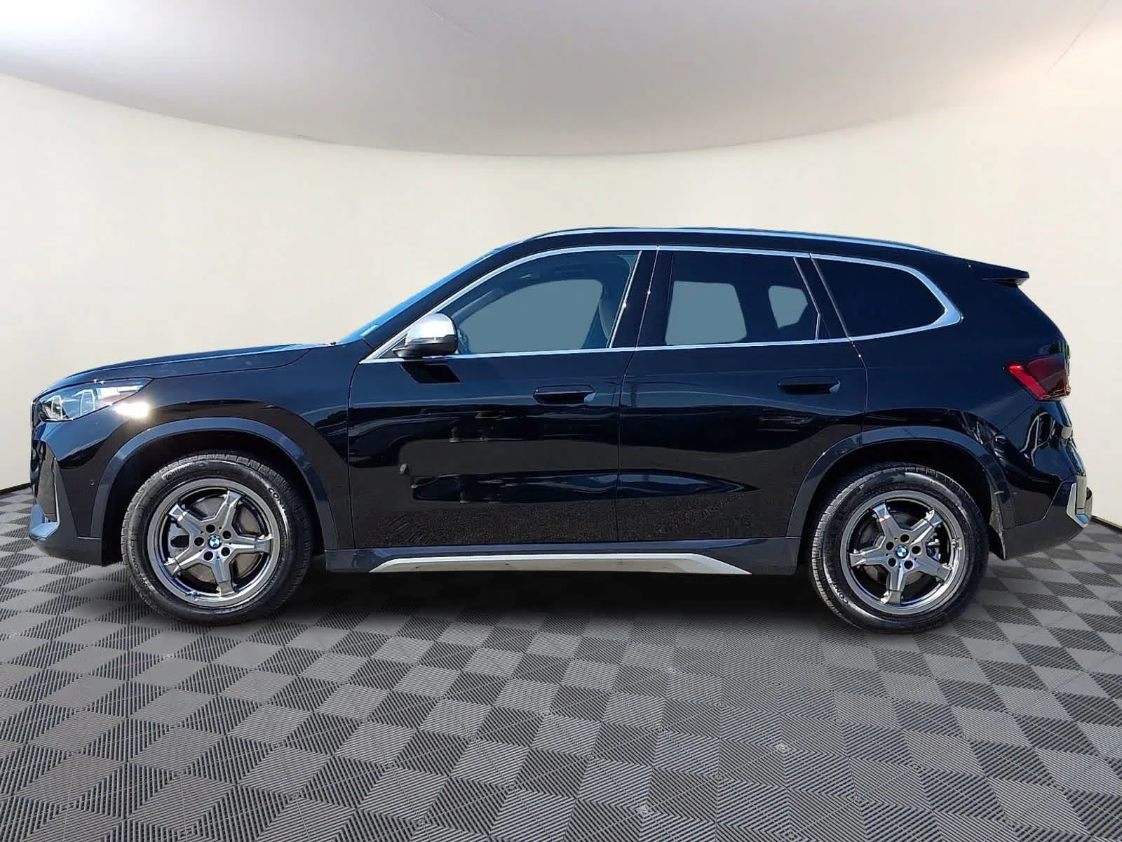 Used 2023 Jet Black BMW xDrive28i image 8