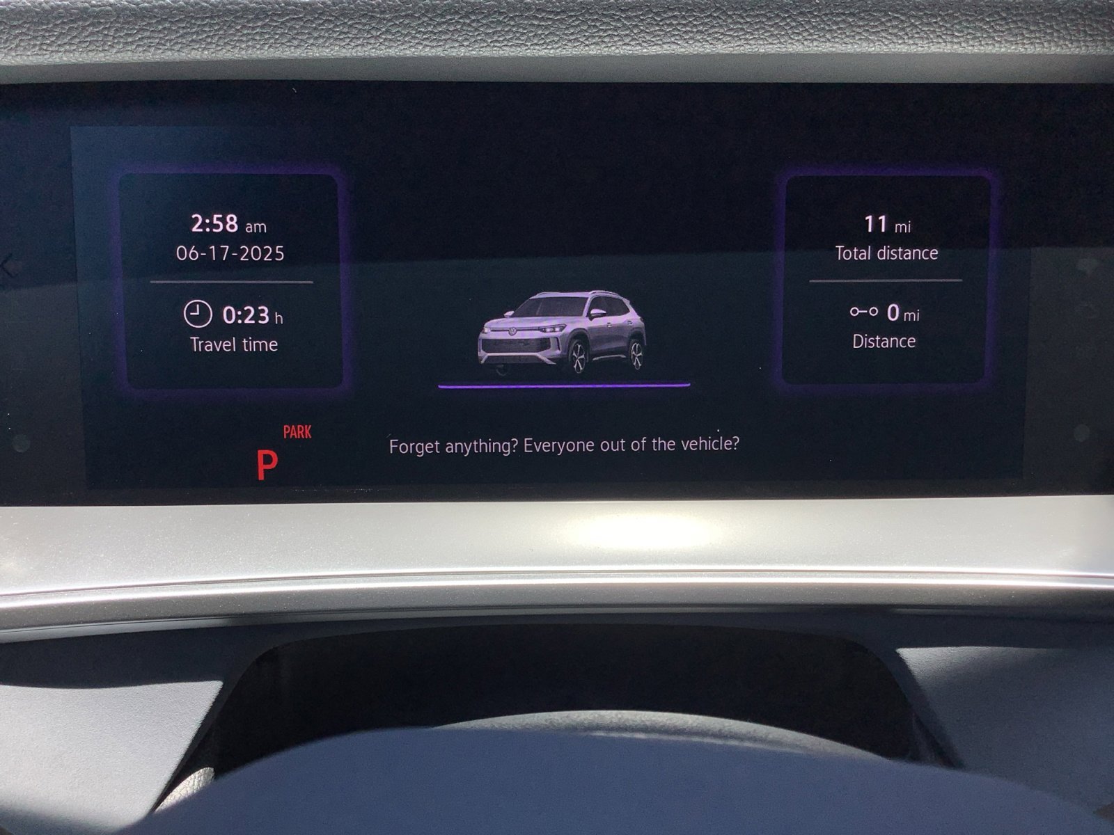 New 2025 Platinum Gray Metallic Volkswagen SE image 12