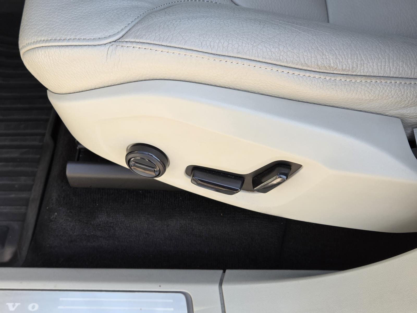 Used 2023 Crystal White Metallic Volvo Plus image 34
