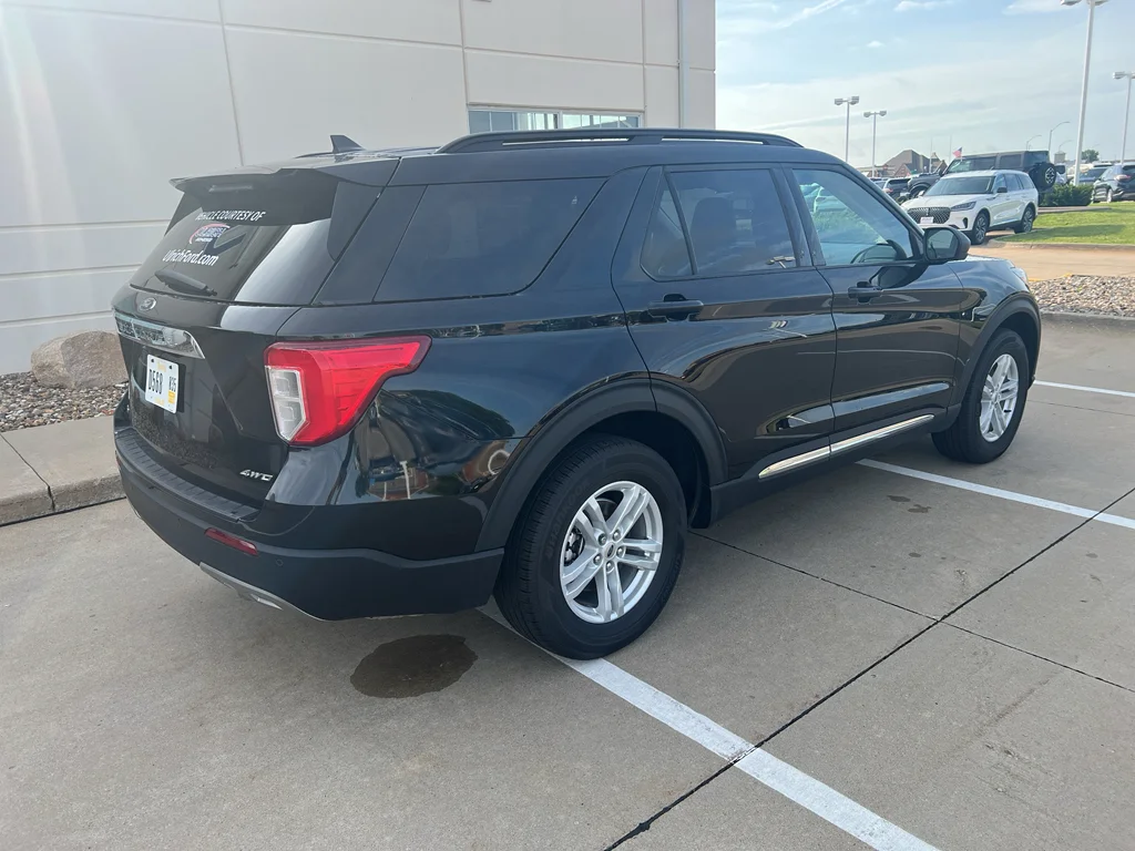 Used 2024 Agate Black Metallic Ford XLT image 10